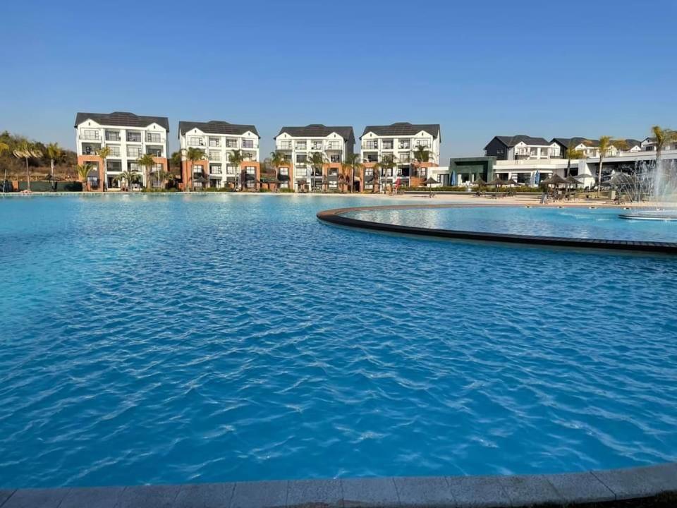 Appartamento Rnr Crystal Lagoon Pretoria-Noord Esterno foto