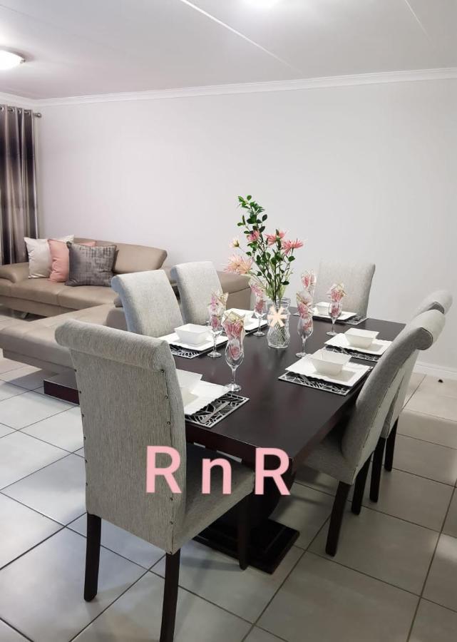 Appartamento Rnr Crystal Lagoon Pretoria-Noord Esterno foto